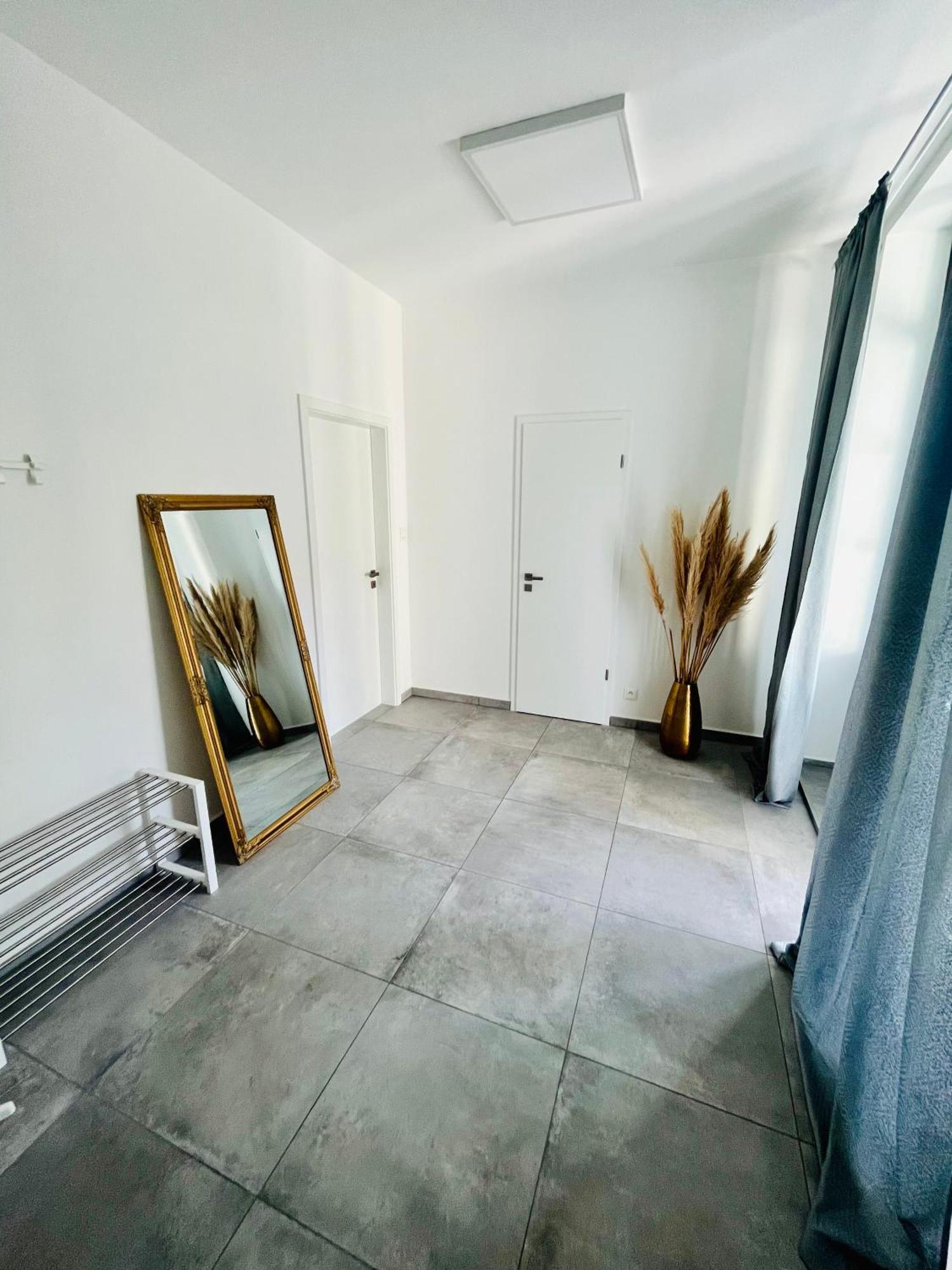 Apartment Riviera Centrum, Private Parking And Smart Check In Banská Bystrica Exterior photo