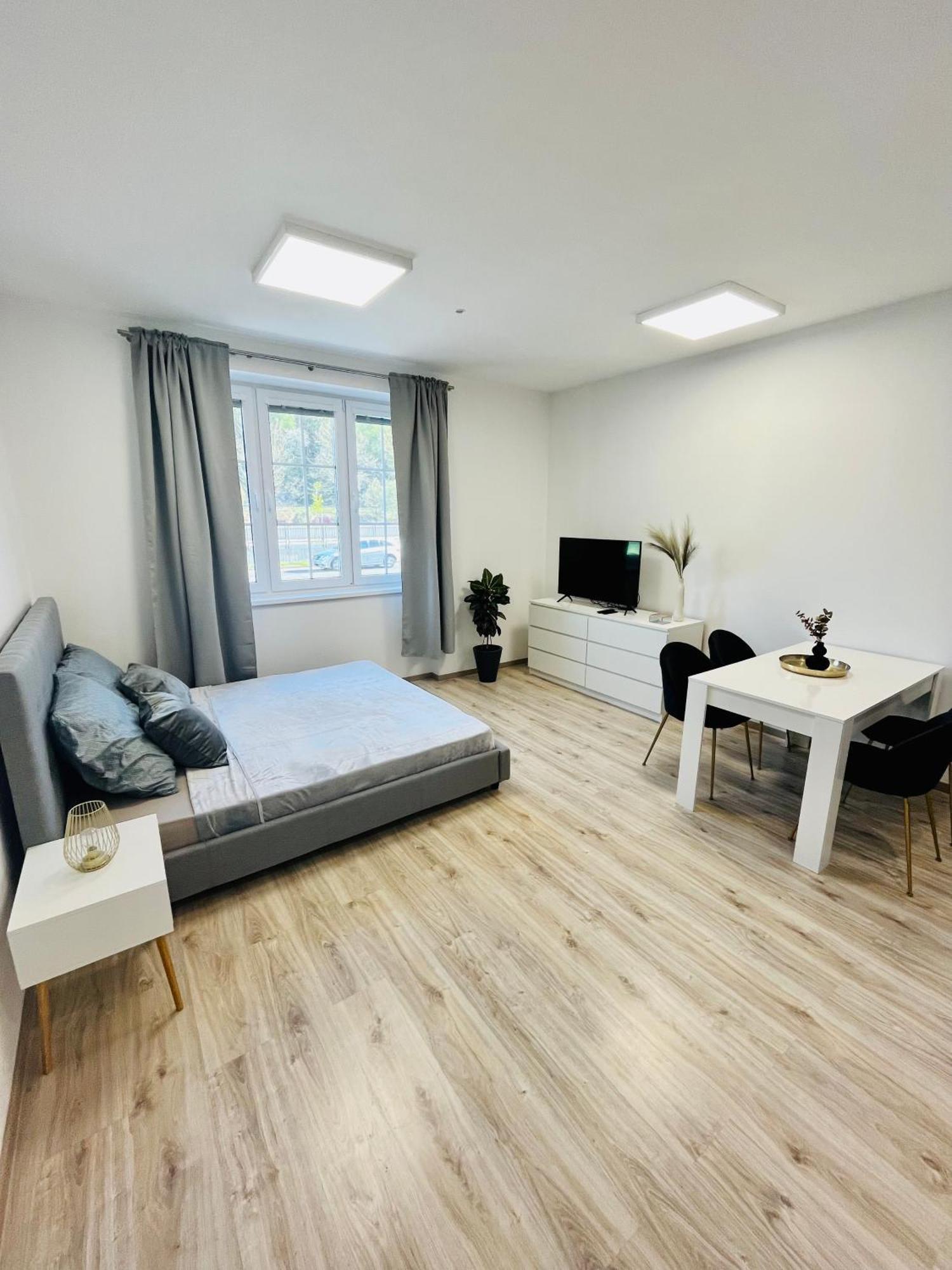 Apartment Riviera Centrum, Private Parking And Smart Check In Banská Bystrica Exterior photo