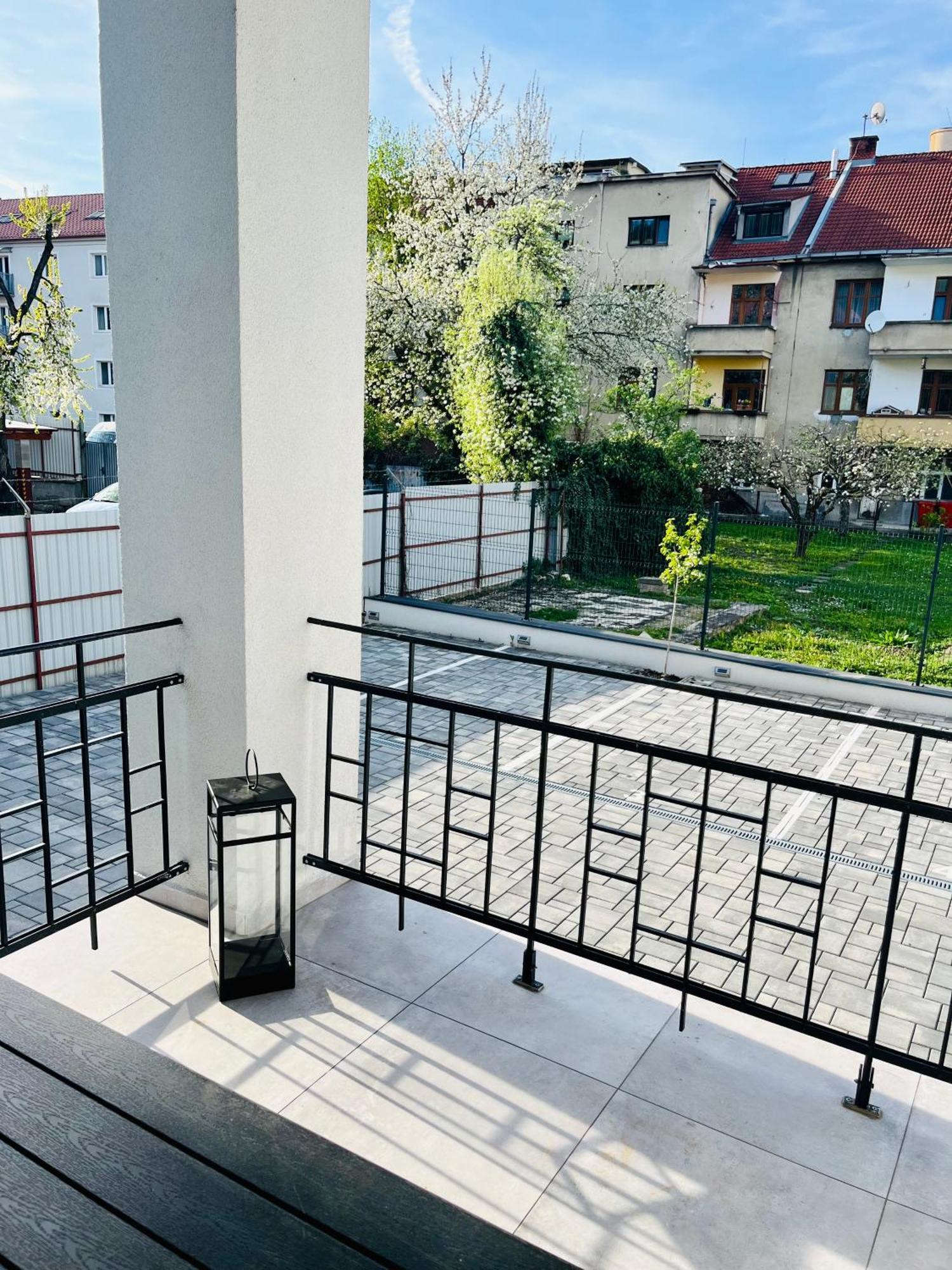Apartment Riviera Centrum, Private Parking And Smart Check In Banská Bystrica Exterior photo